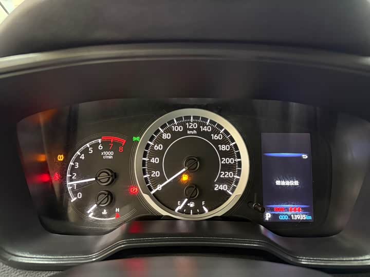 Фото 10 - Toyota Corolla