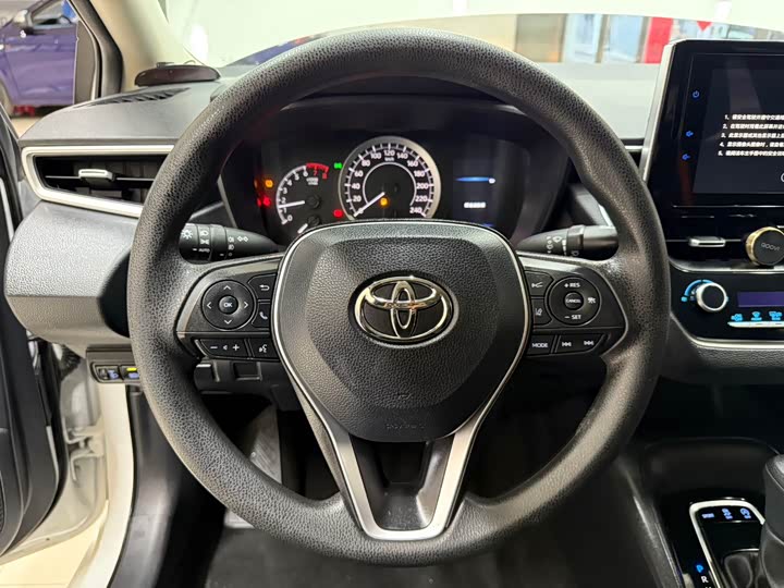 Фото 11 - Toyota Corolla