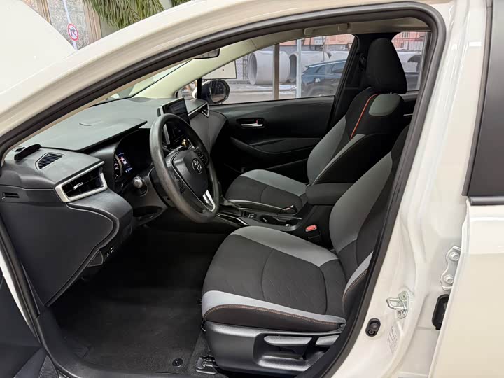 Фото 16 - Toyota Corolla