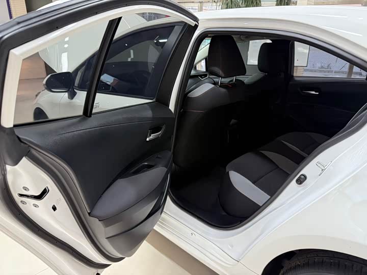 Фото 17 - Toyota Corolla