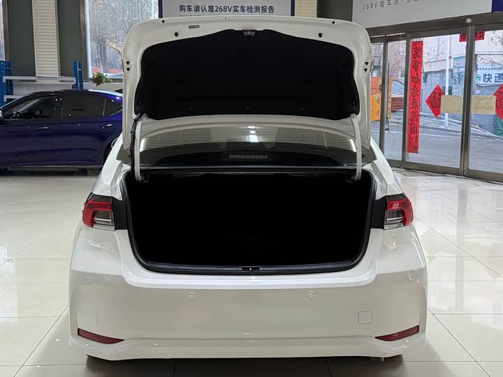 Фото 23 - Toyota Corolla