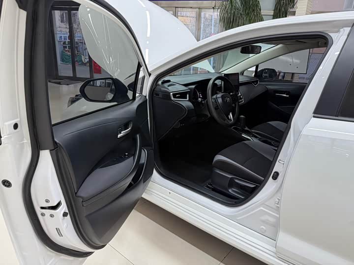 Фото 8 - Toyota Corolla