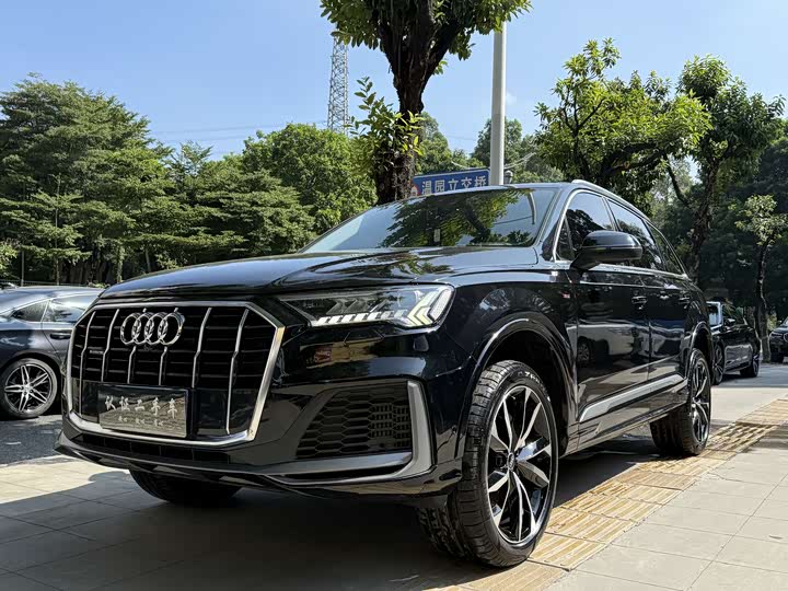 Фото 1 - Audi Q7