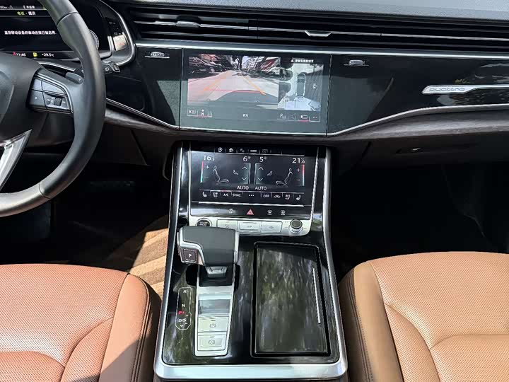 Фото 10 - Audi Q7