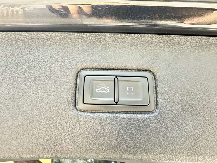 Фото 16 - Audi Q7