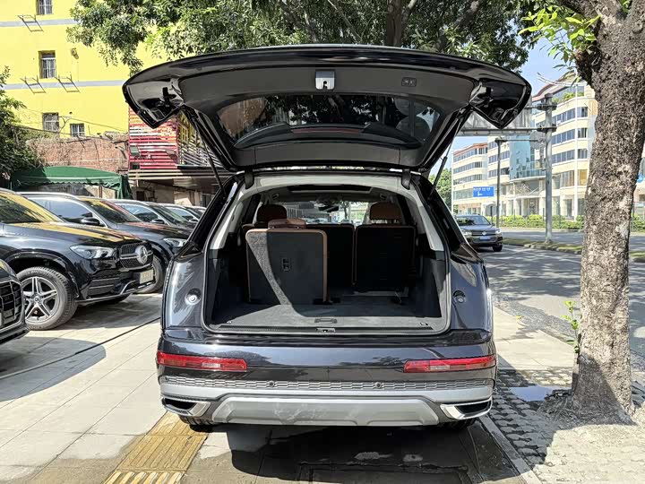 Фото 17 - Audi Q7