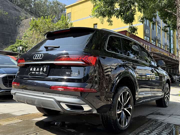 Фото 4 - Audi Q7