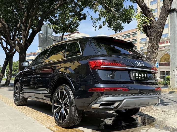 Фото 6 - Audi Q7