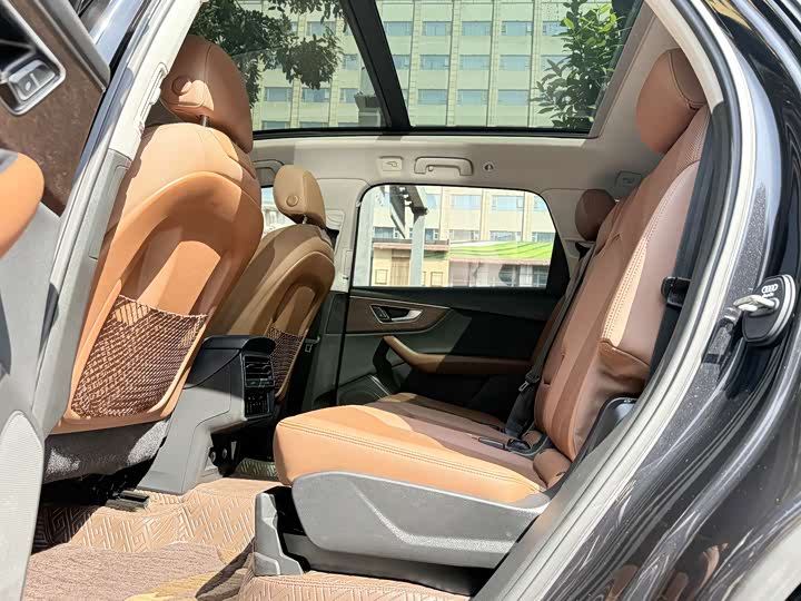 Фото 8 - Audi Q7