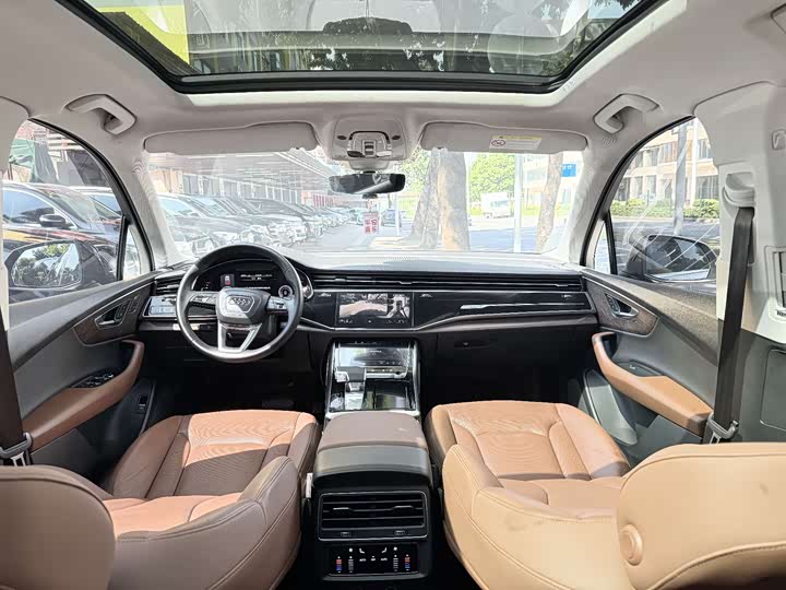 Фото 9 - Audi Q7