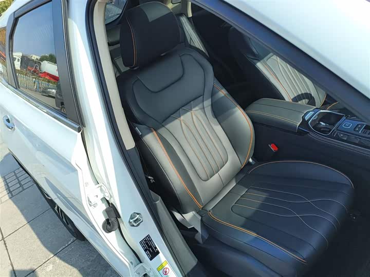 Фото 25 - Bestune T77