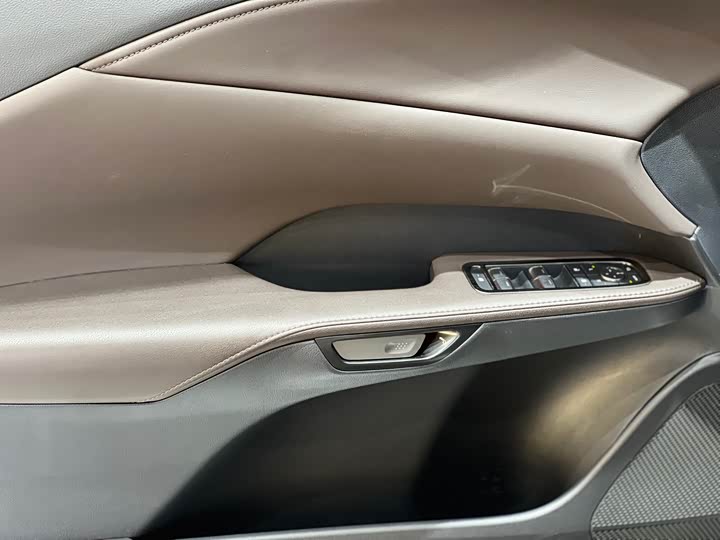 Фото 10 - Lexus RX