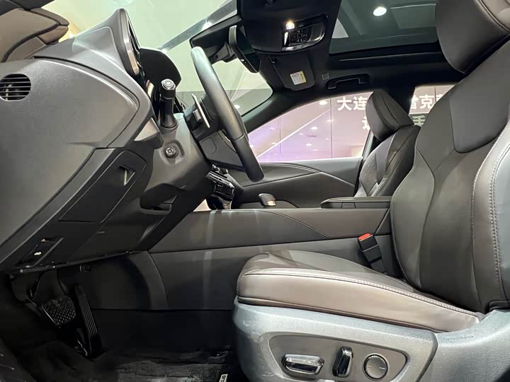 Фото 9 - Lexus RX