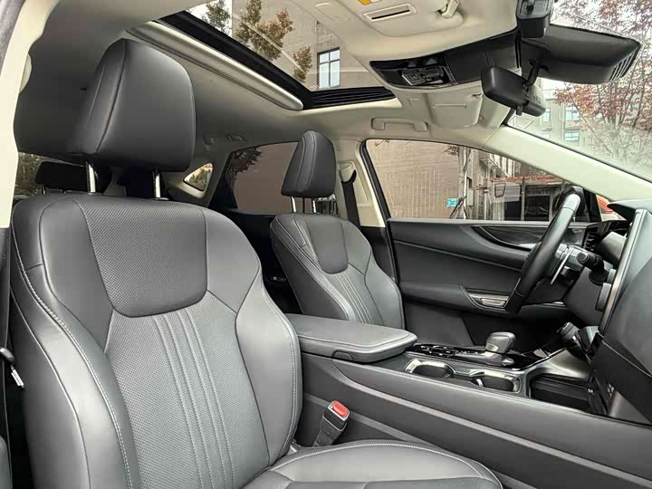 Фото 13 - Lexus NX