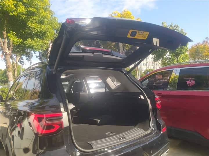 Фото 19 - Roewe RX5 Hybrid