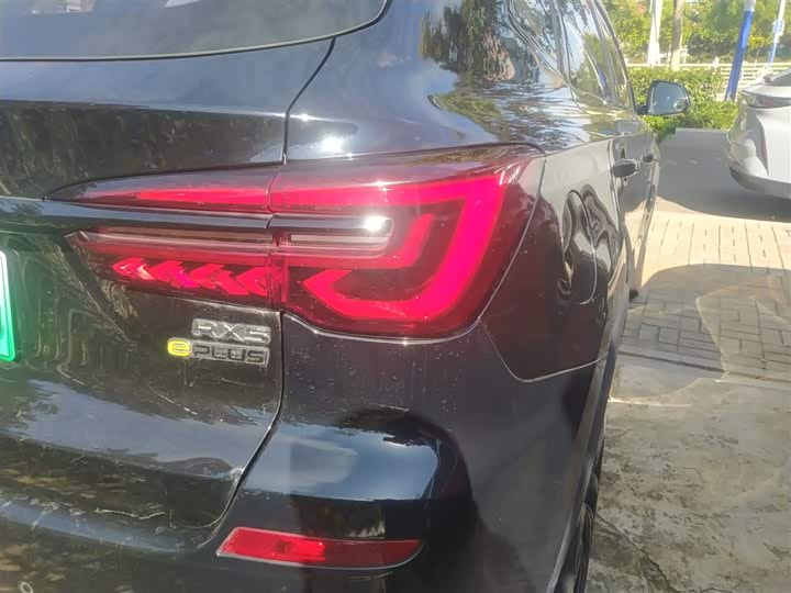 Фото 8 - Roewe RX5 Hybrid