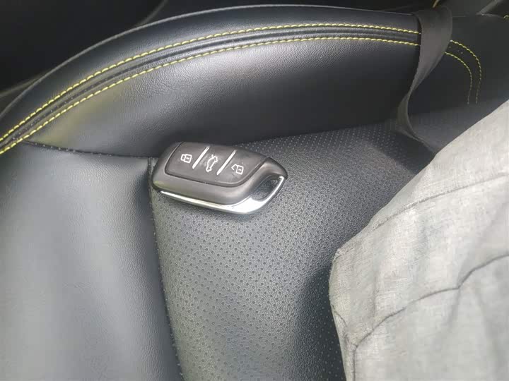 Фото 9 - Roewe RX5 Hybrid