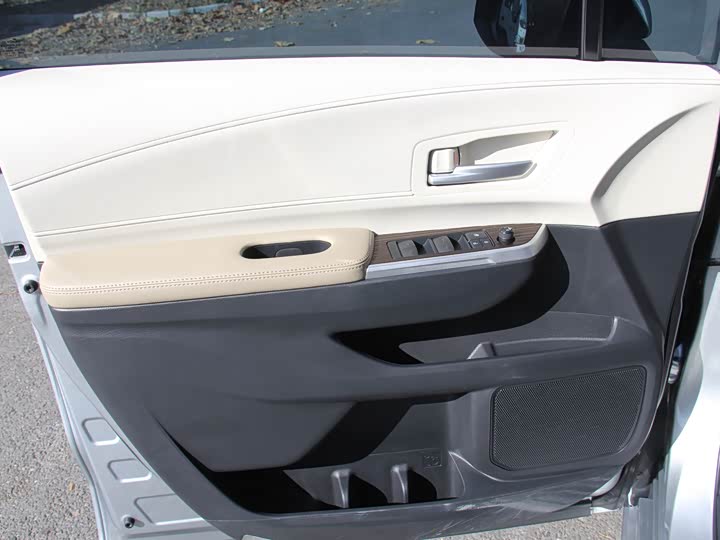 Фото 10 - Toyota Sienna