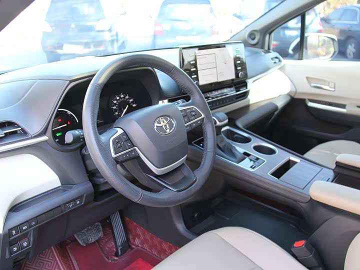 Фото 11 - Toyota Sienna