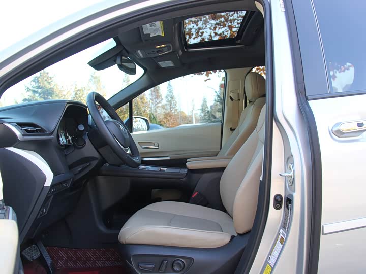 Фото 12 - Toyota Sienna