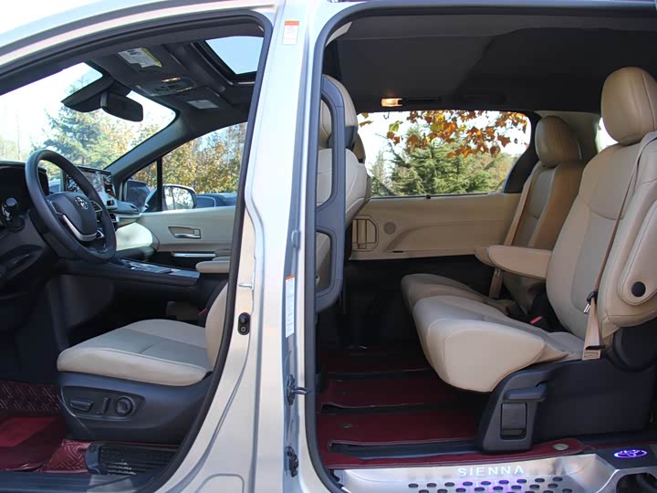 Фото 15 - Toyota Sienna