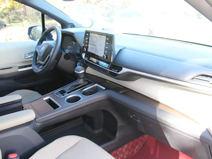 Фото 16 - Toyota Sienna