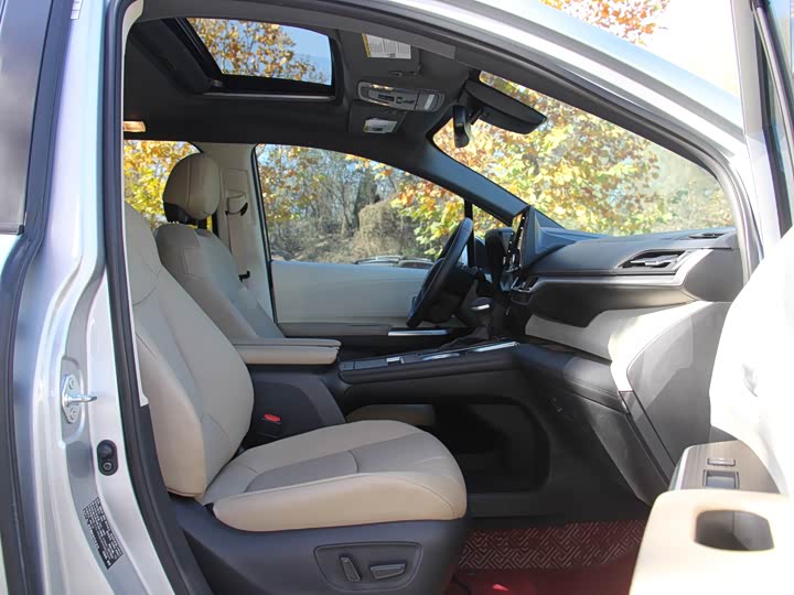 Фото 17 - Toyota Sienna