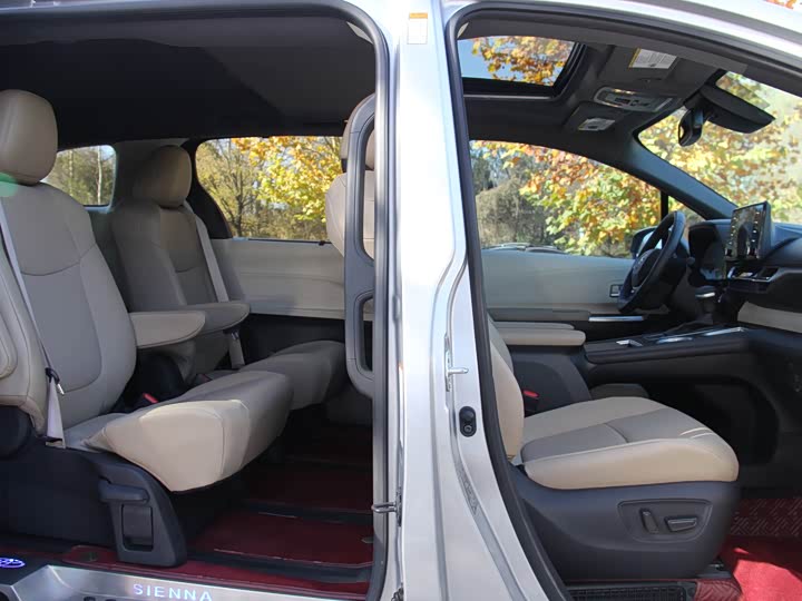 Фото 19 - Toyota Sienna