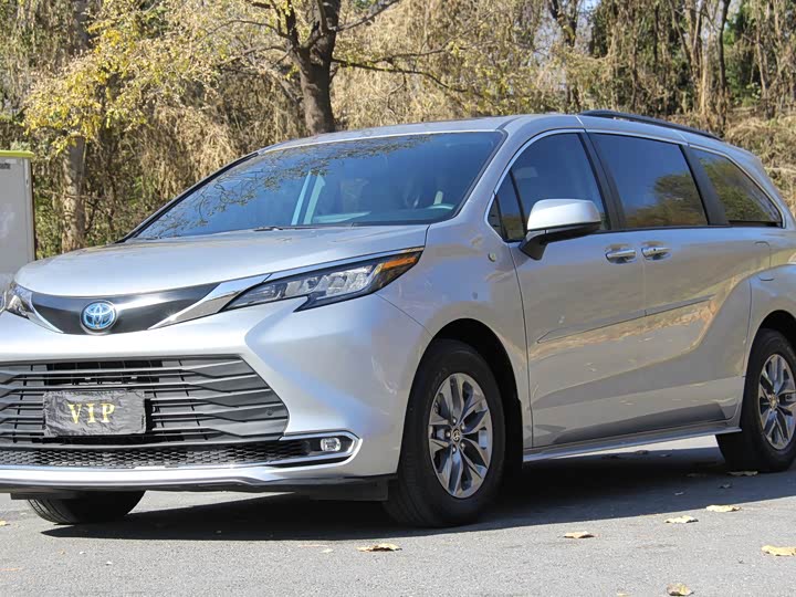 Фото 2 - Toyota Sienna
