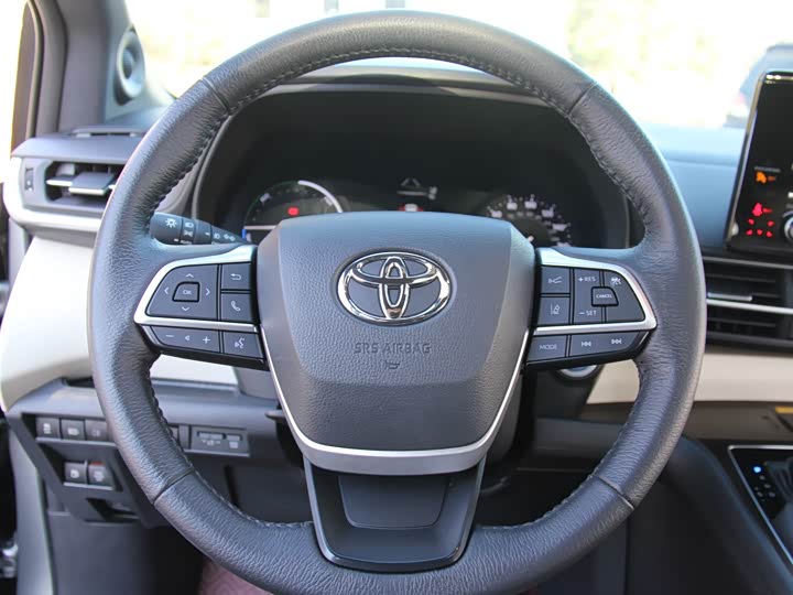 Фото 25 - Toyota Sienna