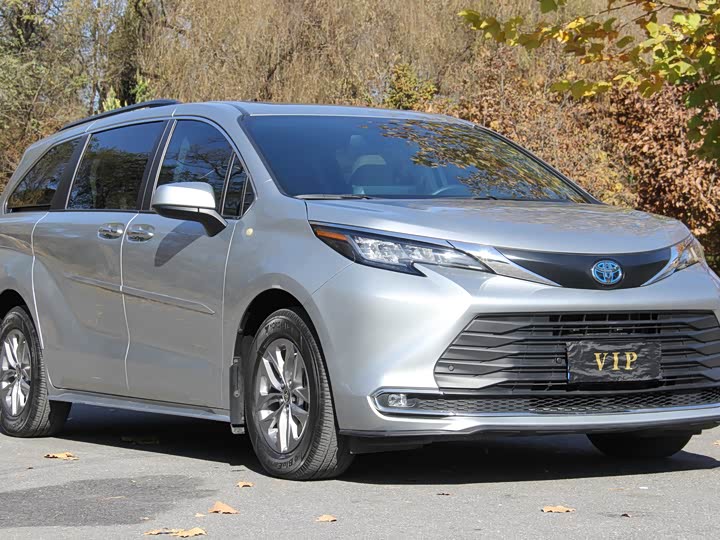 Фото 3 - Toyota Sienna