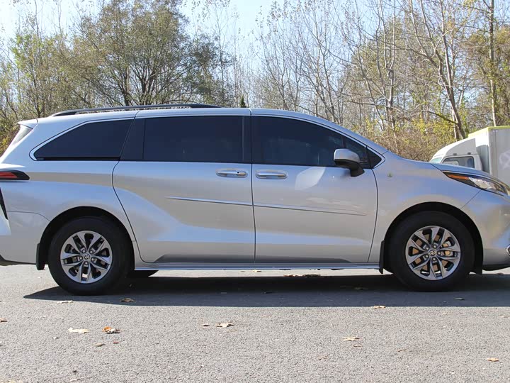 Фото 6 - Toyota Sienna