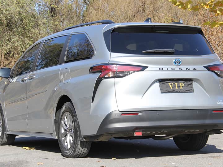 Фото 7 - Toyota Sienna