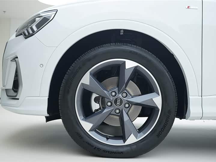 Фото 15 - Audi Q3