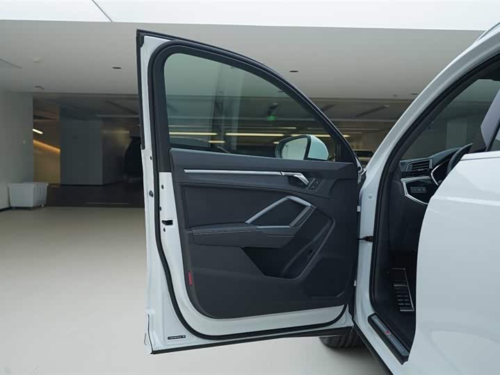 Фото 17 - Audi Q3