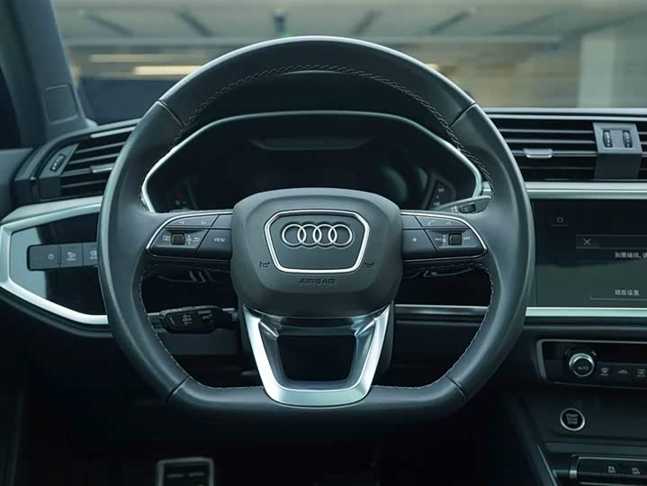 Фото 18 - Audi Q3