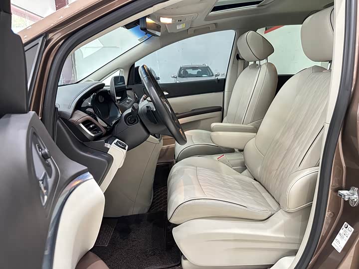 Фото 12 - Buick GL8 ES