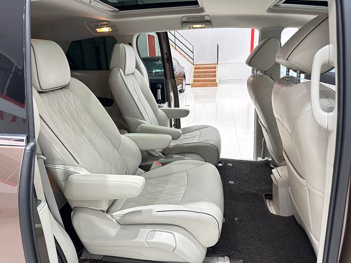 Фото 17 - Buick GL8 ES