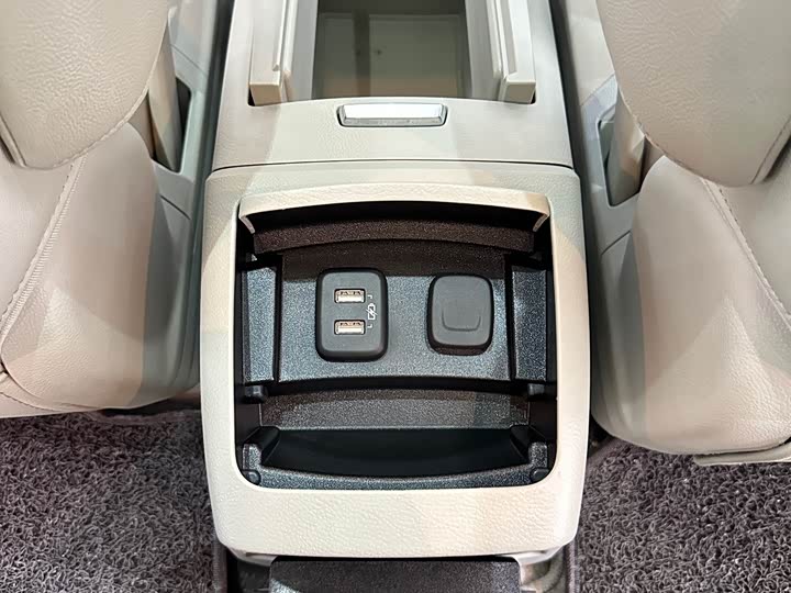 Фото 18 - Buick GL8 ES