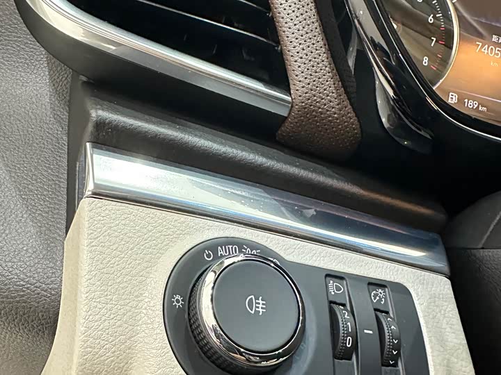 Фото 22 - Buick GL8 ES