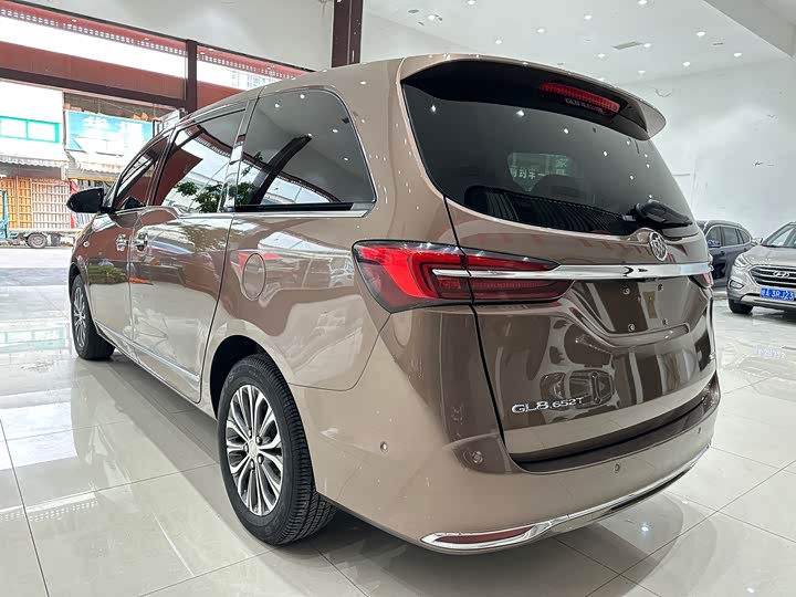 Фото 7 - Buick GL8 ES