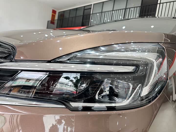 Фото 9 - Buick GL8 ES