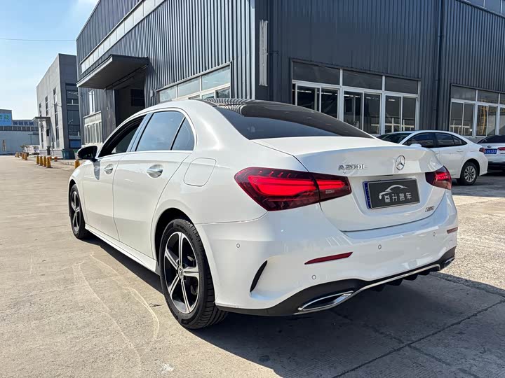 Фото 9 - Mercedes-Benz A-Class