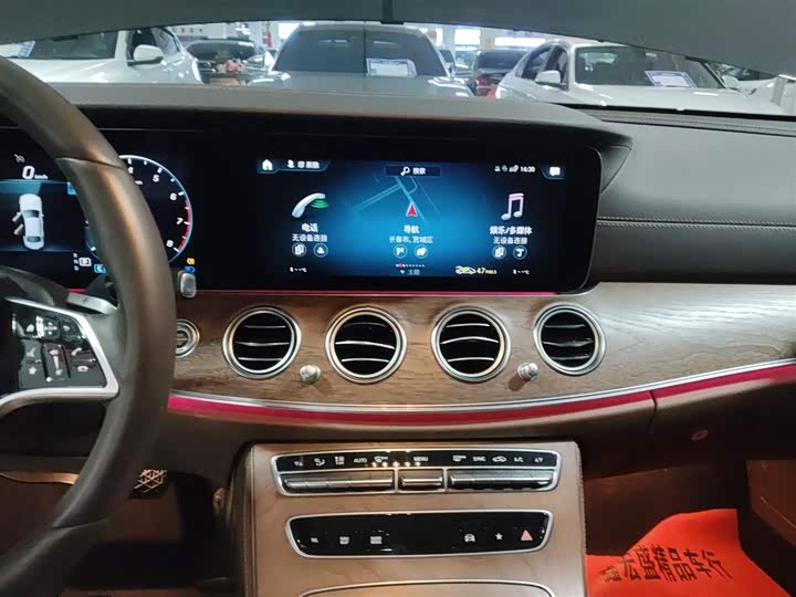 Фото 13 - Mercedes-Benz E-Class