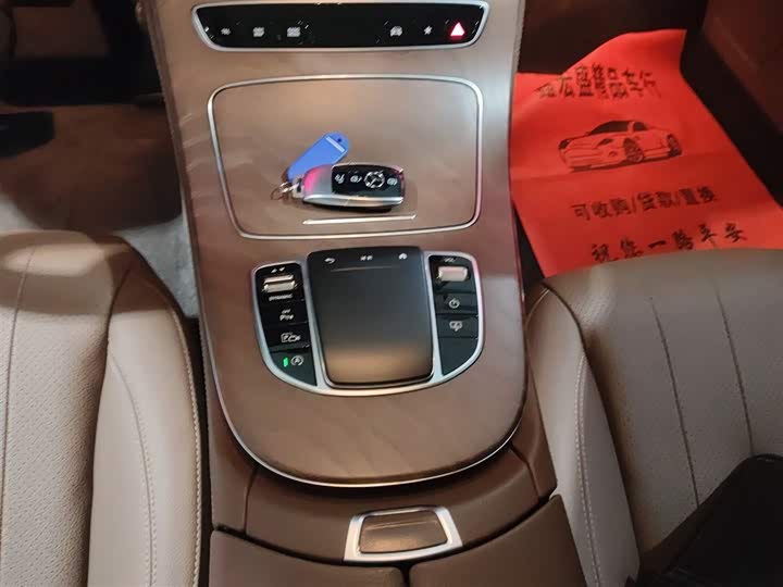 Фото 14 - Mercedes-Benz E-Class