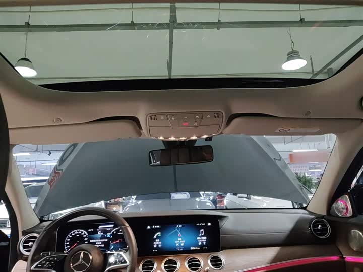 Фото 18 - Mercedes-Benz E-Class