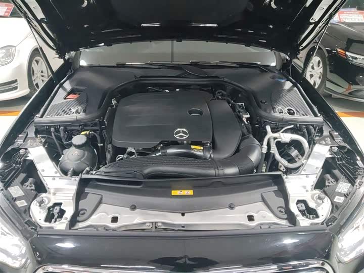 Фото 20 - Mercedes-Benz E-Class