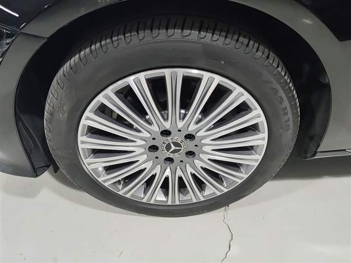 Фото 23 - Mercedes-Benz E-Class