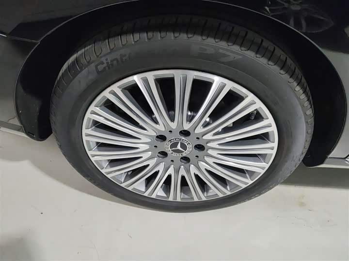 Фото 26 - Mercedes-Benz E-Class