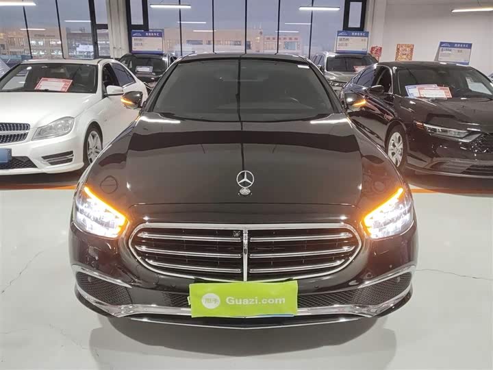 Фото 3 - Mercedes-Benz E-Class